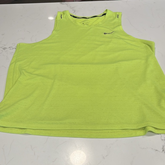 Nike Men’s Yellow Tights with Nike Men’s Running Singlet. - Picture 5 of 10